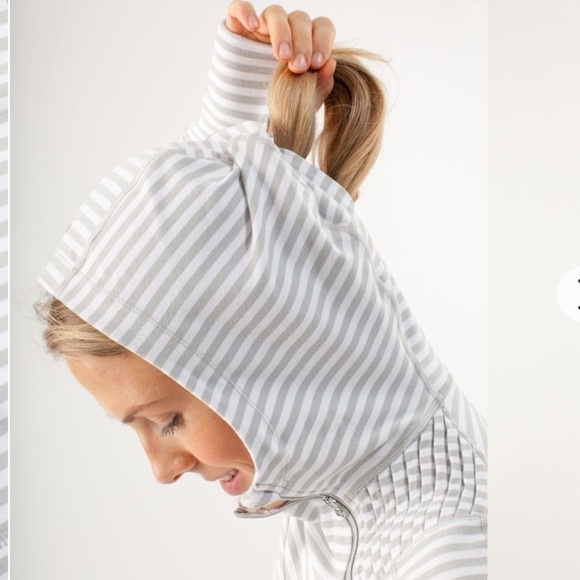 LULULEMON rare Run Back On Track Pullover Silver Spoon Narrow Bold Multi Stripe. - Picture 4 of 16
